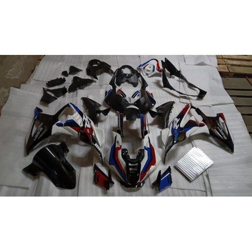 25-26 BMW S1000RR DESIGN 36